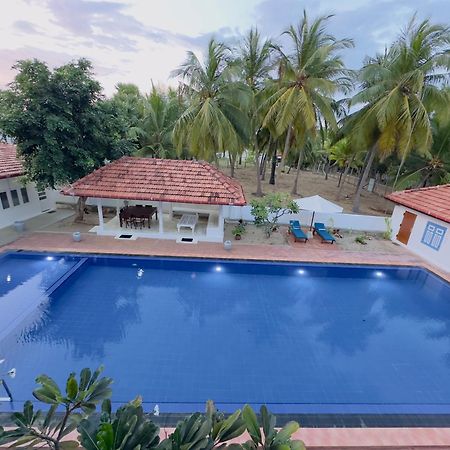 Blue Kite Family Resort Kalpitiya Exteriör bild